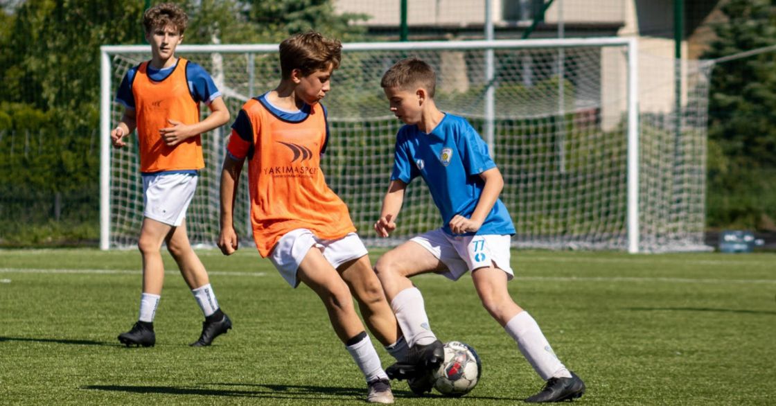U13 (D1): Cenny sprawdzian z liderem