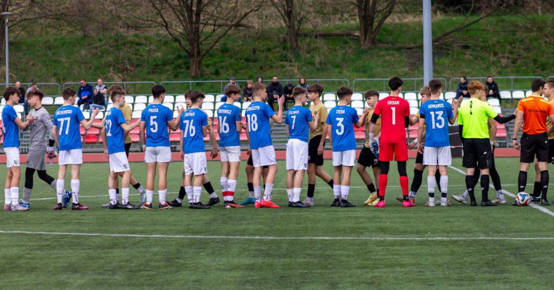 U17 (B1) : Wyr&oacute;wnane starcie na inaugurację &ndash; Kabel dzieli się punktami