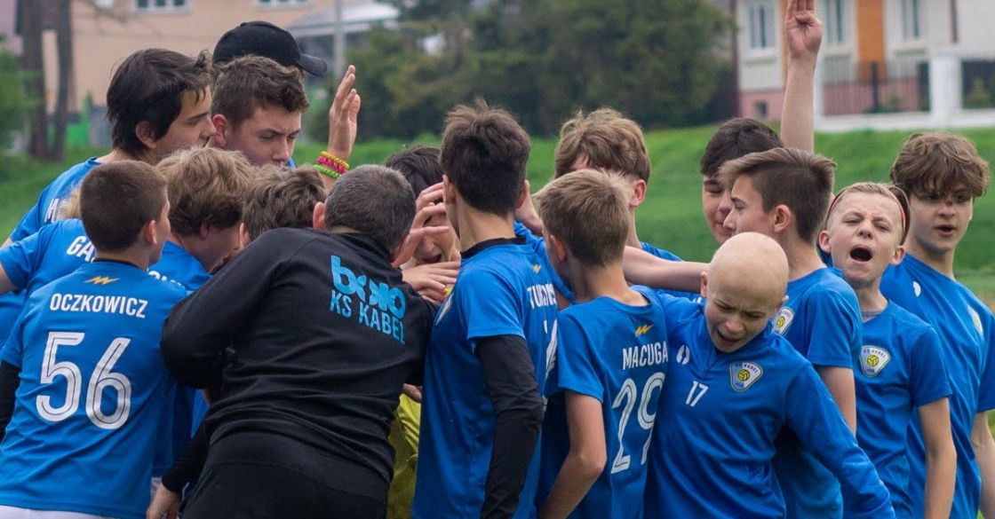 Święto bramek w meczu z Orłem Iwanowice. Udany wyjazd trampkarzy Kabla
