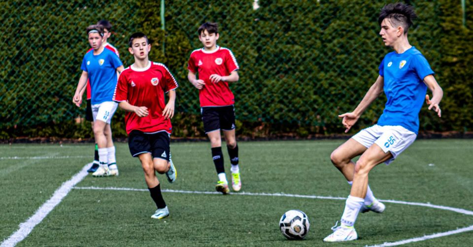 U15 zn&oacute;w wysoko