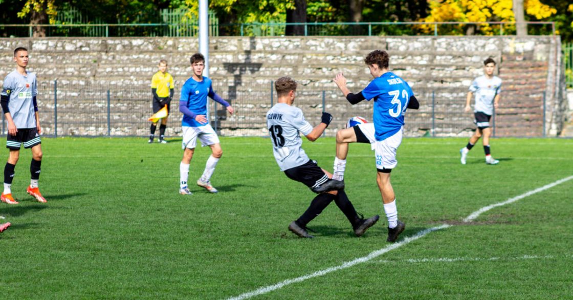 U17 (B1): Podział punkt&oacute;w z liderem!